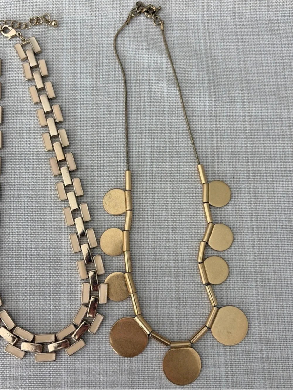 Jewelry lot Gold-Tone Bracelets, Earrings, Necklace - Women’s Statement Jewelry - Picture 5 of 5